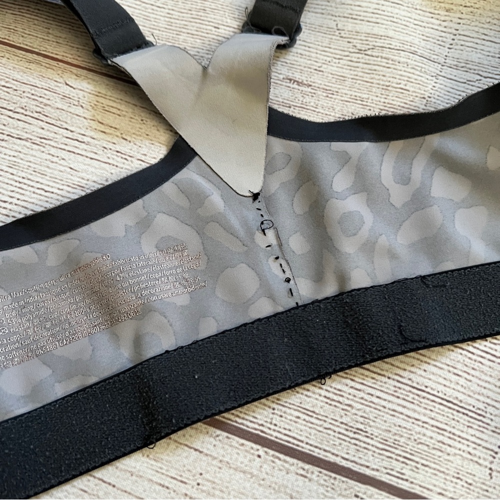 Victoria Secret Incredible Knockout Ultra Max Front-Close Sport Bra - Picture 7 of 16